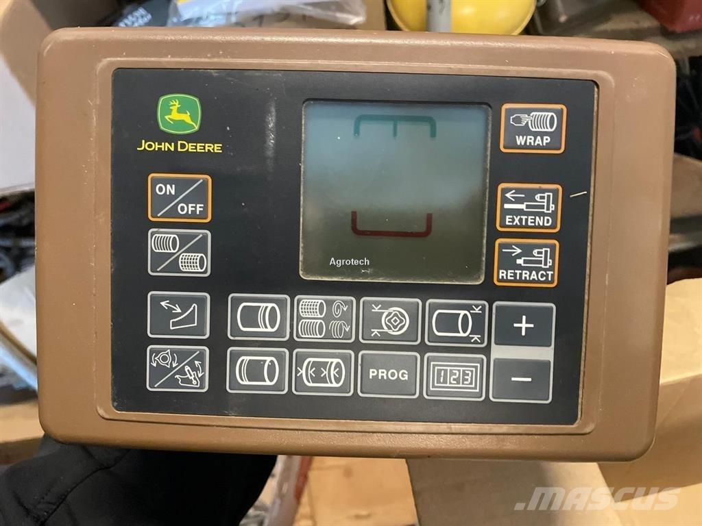 John Deere V451M Balirke (okrogle bale)