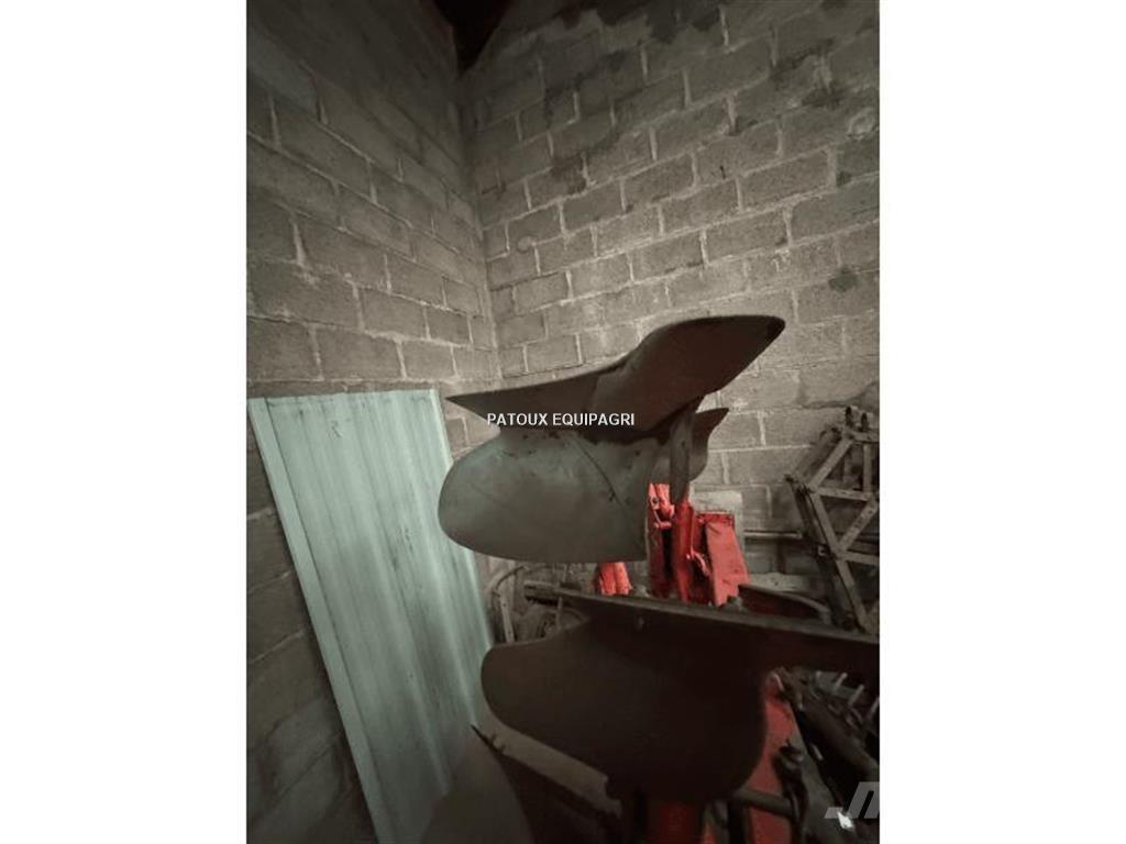 Kuhn MASTER 100 Navadni plugi