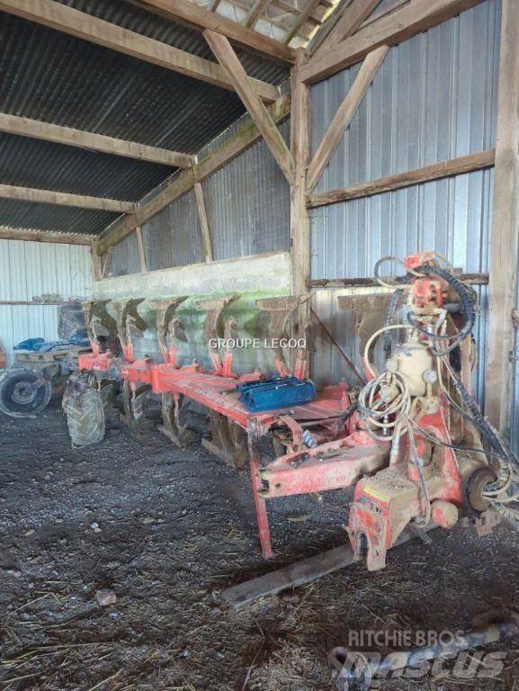 Kuhn VM 180 Navadni plugi