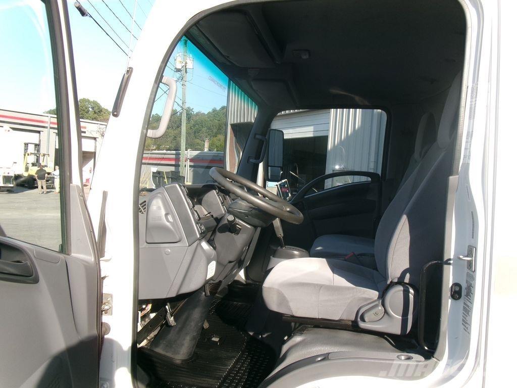 Isuzu NPR Tovornjaki zabojniki