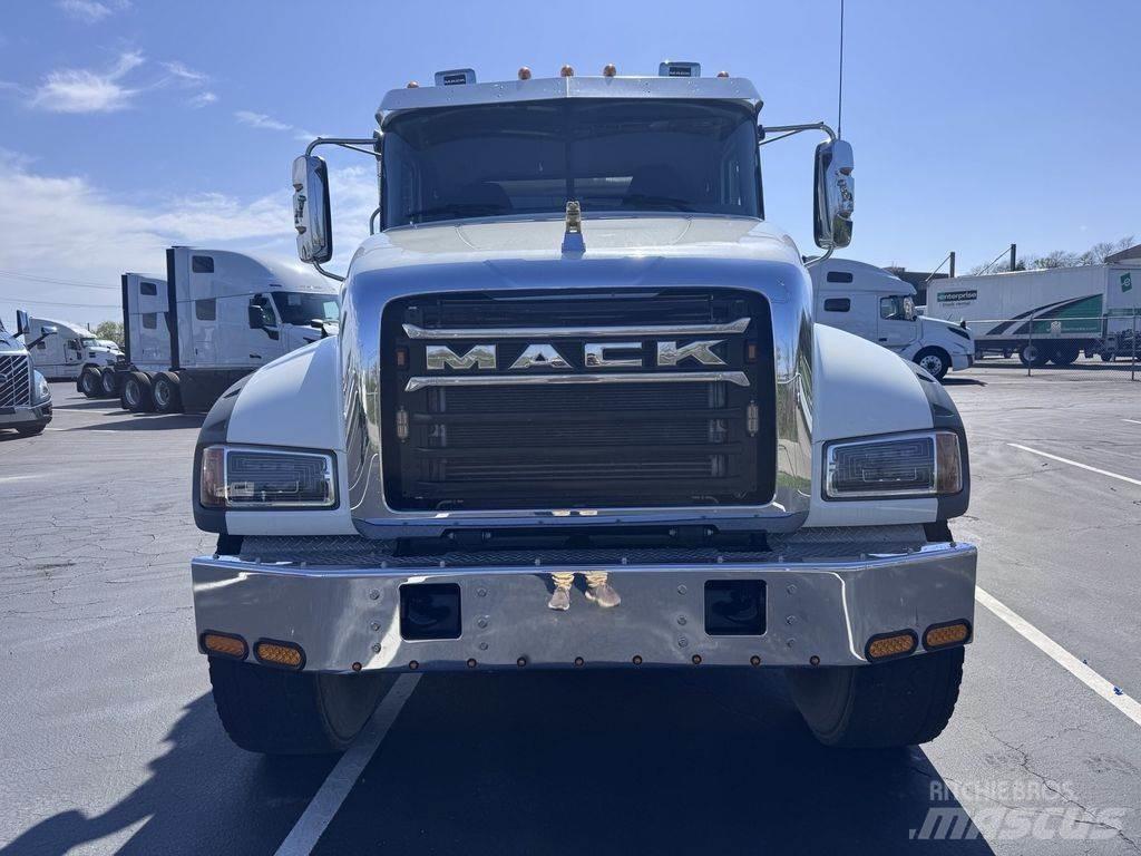 Mack GR64F Kiper tovornjaki