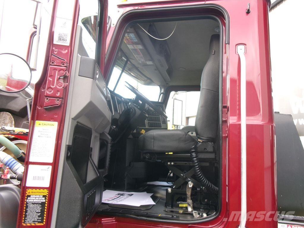 Mack GR64F Kiper tovornjaki