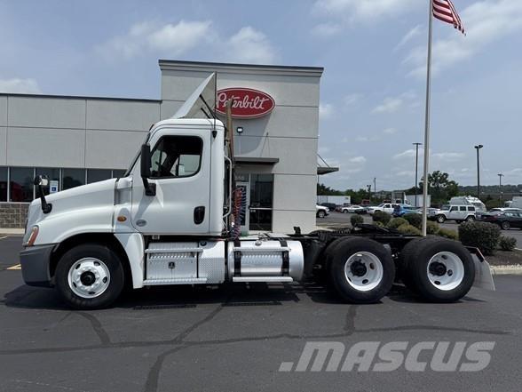 Freightliner CASCADIA 113 Vlačilci