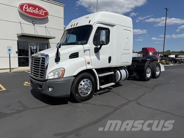 Freightliner CASCADIA 116 Vlačilci