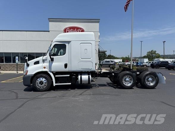 Freightliner CASCADIA 116 Vlačilci
