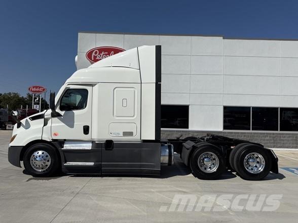 Freightliner CASCADIA 116 Vlačilci