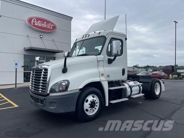 Freightliner CASCADIA 125 Vlačilci