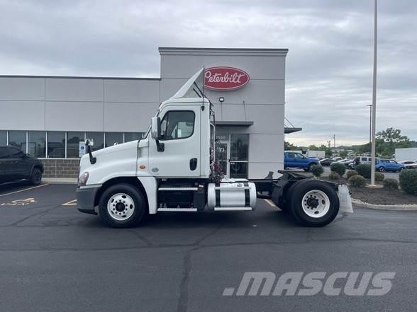 Freightliner CASCADIA 125 Vlačilci