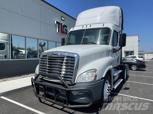 Freightliner CASCADIA 126 Vlačilci