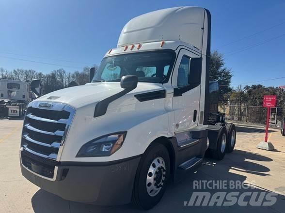 Freightliner CASCADIA 126 Vlačilci