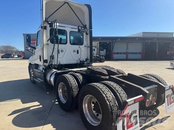 Freightliner CASCADIA 126 Vlačilci