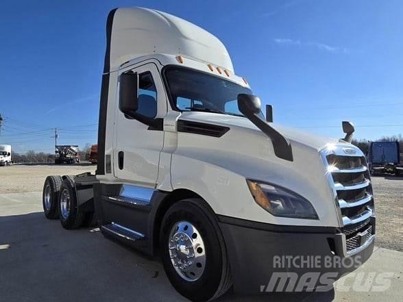 Freightliner CASCADIA 126 Vlačilci