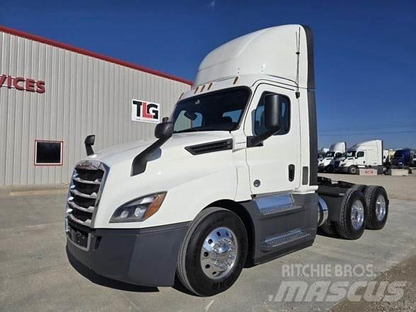 Freightliner CASCADIA 126 Vlačilci