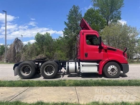 Freightliner CASCADIA 126 Vlačilci