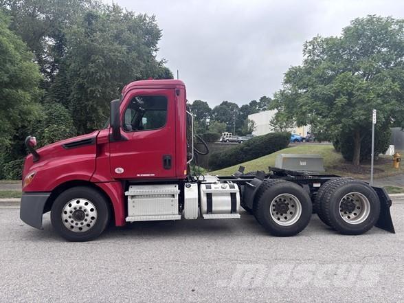 Freightliner CASCADIA 126 Vlačilci