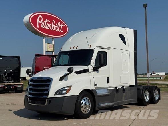 Freightliner CASCADIA 126 Vlačilci