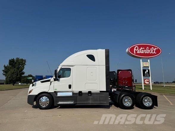 Freightliner CASCADIA 126 Vlačilci