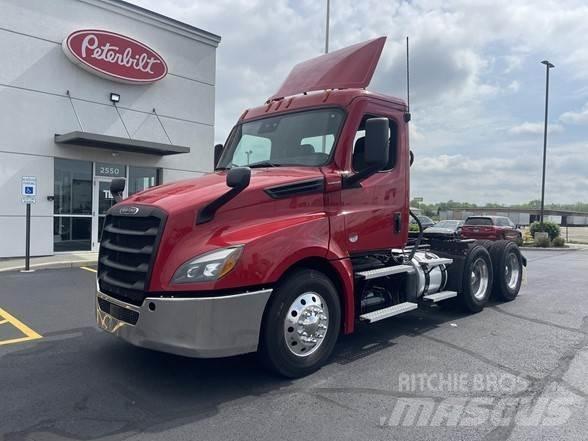 Freightliner CASCADIA 126 Vlačilci