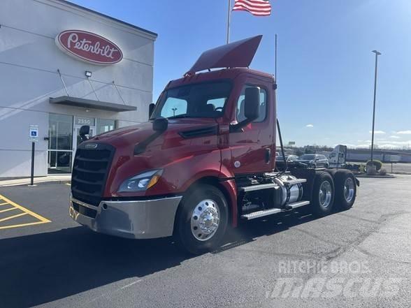 Freightliner CASCADIA 126 Vlačilci