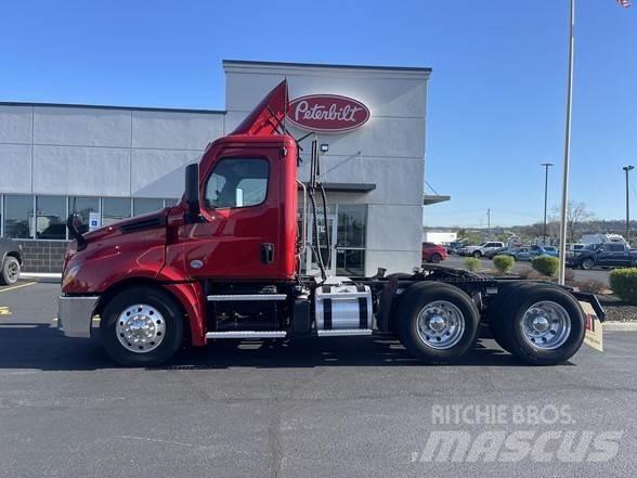 Freightliner CASCADIA 126 Vlačilci