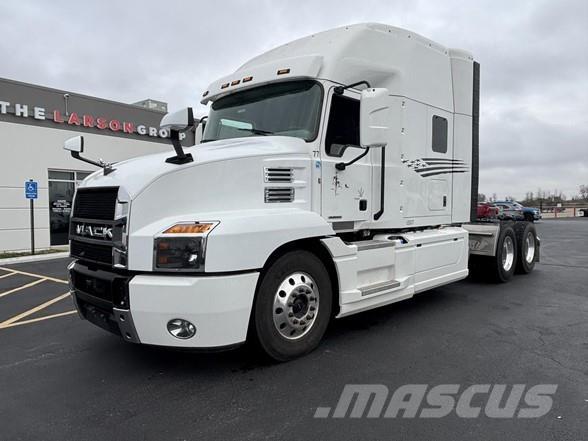 Mack ANTHEM 64T Vlačilci