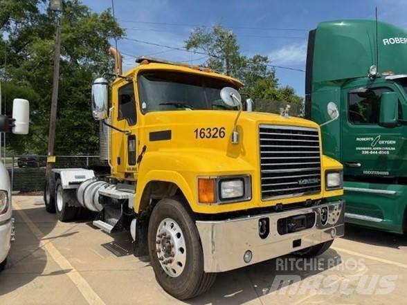 Mack PINNACLE CHU613 Vlačilci