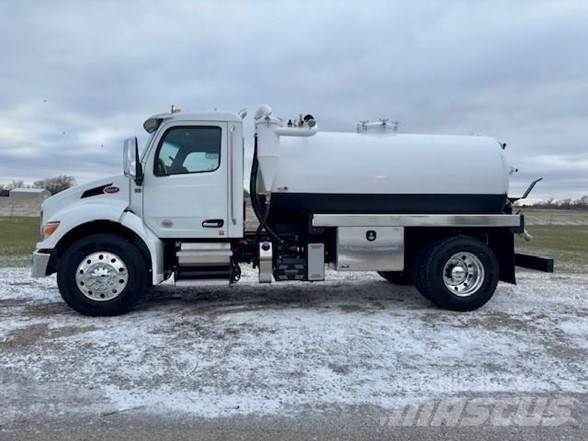 Peterbilt 536 Tovornjaki cisterne