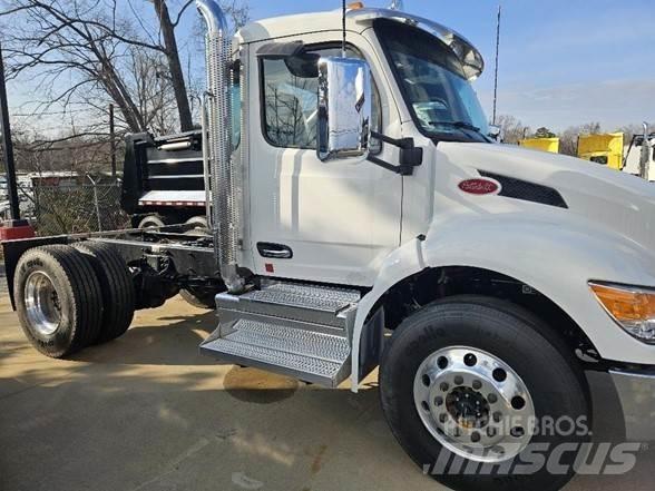 Peterbilt 536 Vlačilci