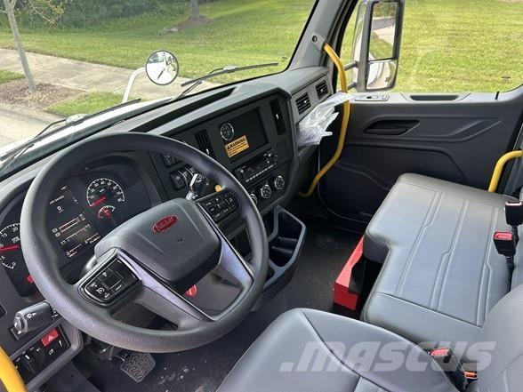 Peterbilt 536 Tovornjaki zabojniki