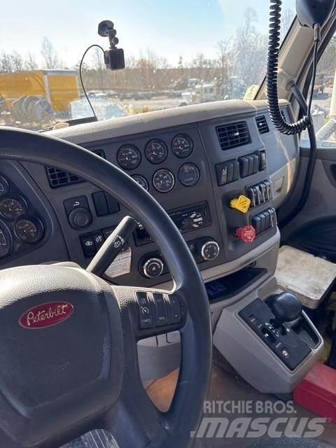 Peterbilt 567 Kiper tovornjaki