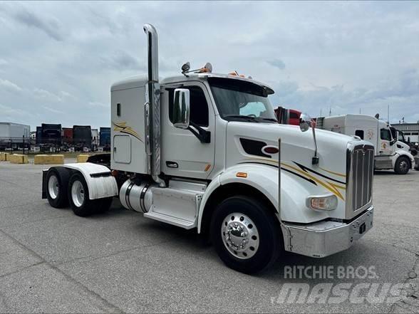 Peterbilt 567 Vlačilci