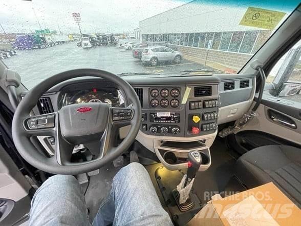 Peterbilt 567 Vlačilci