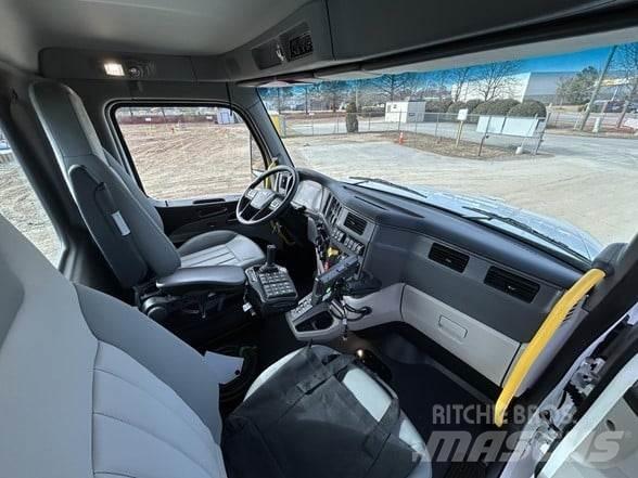 Peterbilt 567 Drugo