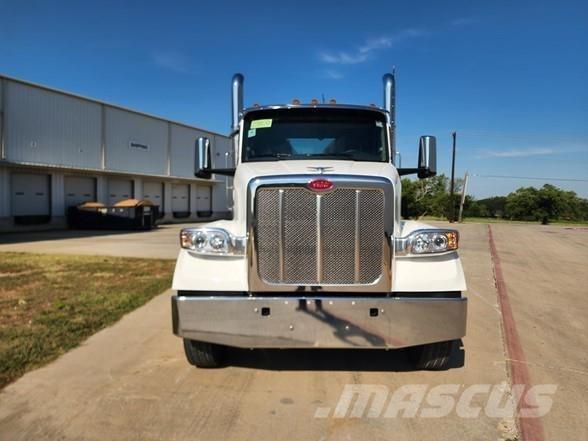 Peterbilt 567 Vlačilci