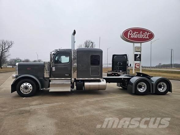 Peterbilt 589 Vlačilci