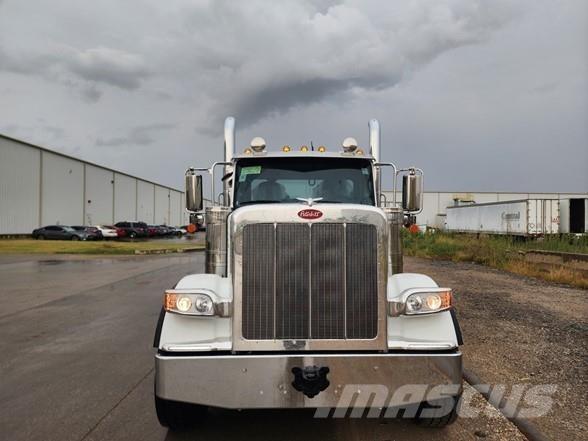 Peterbilt 589 Vlačilci