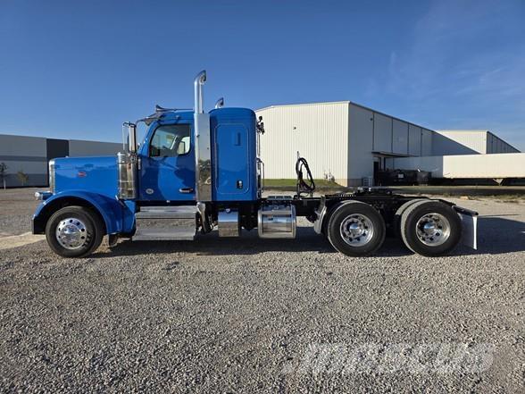 Peterbilt 589 Vlačilci