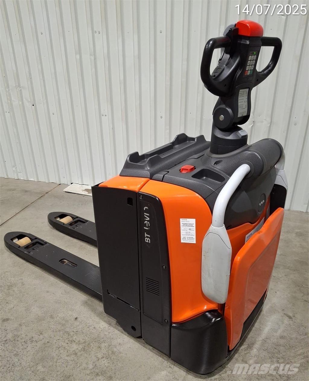 BT LPE200/8 Ročni paletnik