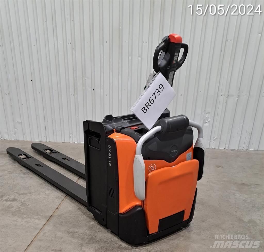 BT LPE200/8 Ročni paletnik