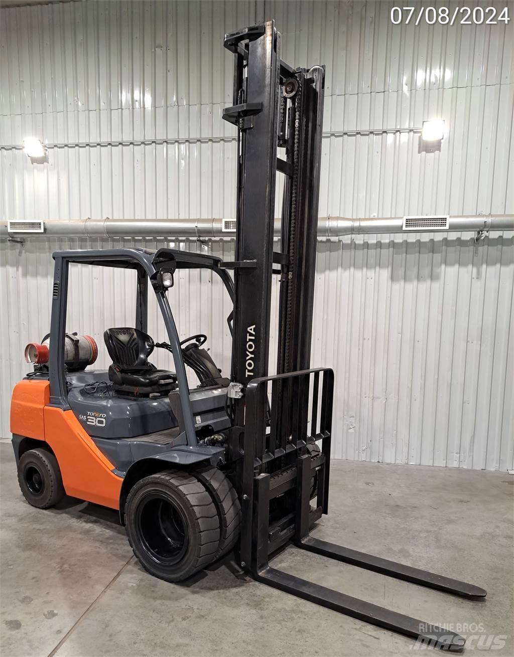 Toyota 02-8FGF30 Plinski viličarji