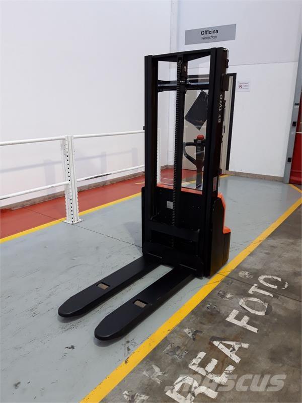 BT SHE100 Ročni paletni viličarji