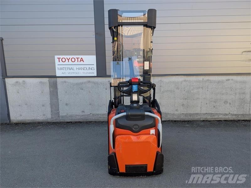 BT SPE160 Ročni električni viličar