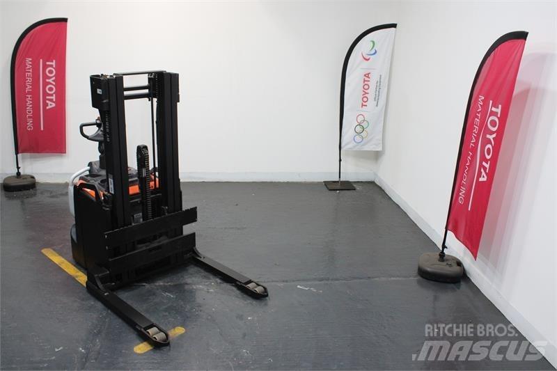 BT SPE140S Ročni električni viličar