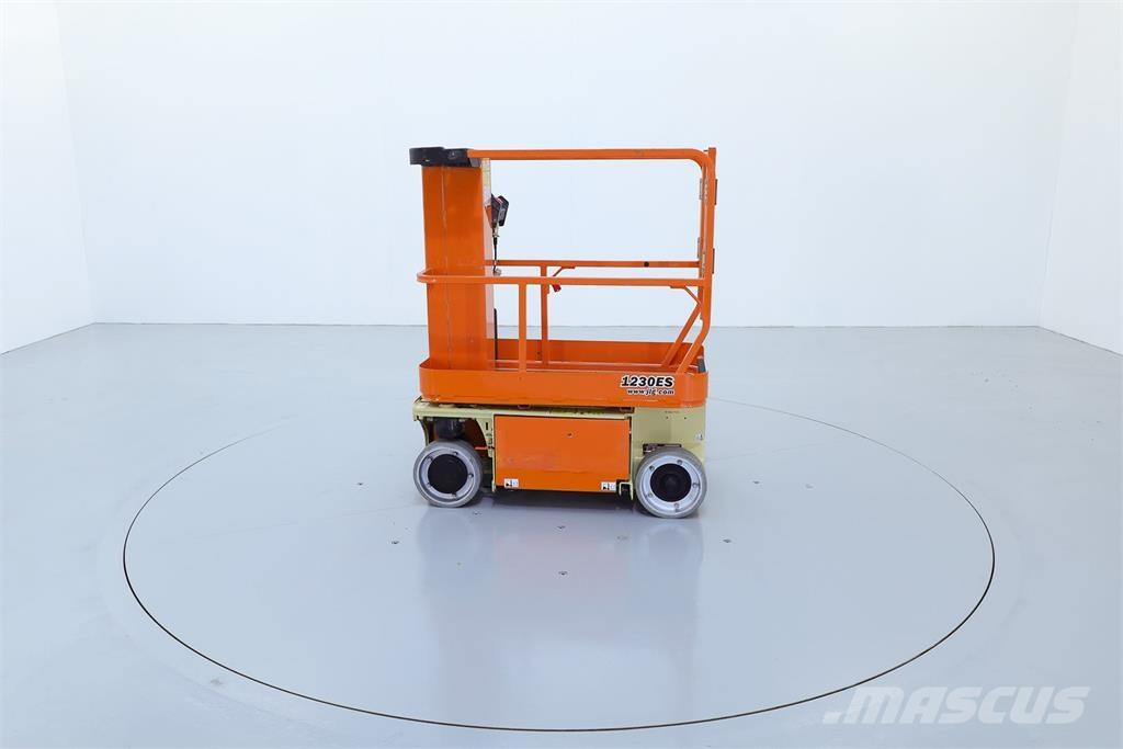 JLG 1230ES Vertikalna dvigala