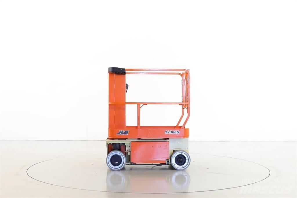 JLG 1230ES Vertikalna dvigala