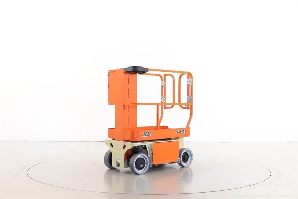 JLG 1230ES Vertikalna dvigala