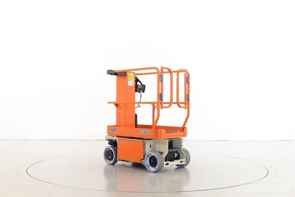 JLG 1230ES Vertikalna dvigala