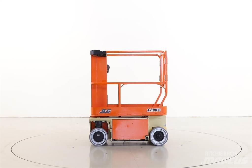 JLG 1230ES Vertikalna dvigala