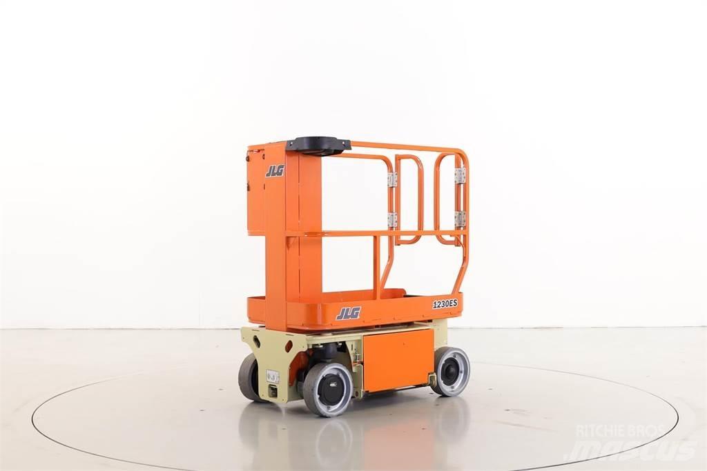 JLG 1230ES Vertikalna dvigala