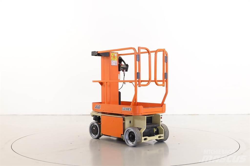 JLG 1230ES Vertikalna dvigala
